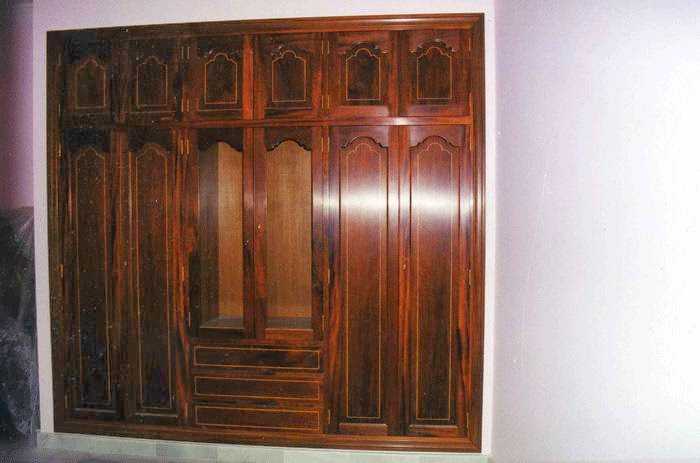 Fotografia tomada fuera de Vaca Carpinteros - Carpintería en Carmona, Sevilla