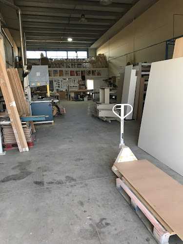 Fotografia tomada fuera de Carpintería Galea - Carpintero en Santiponce, Sevilla