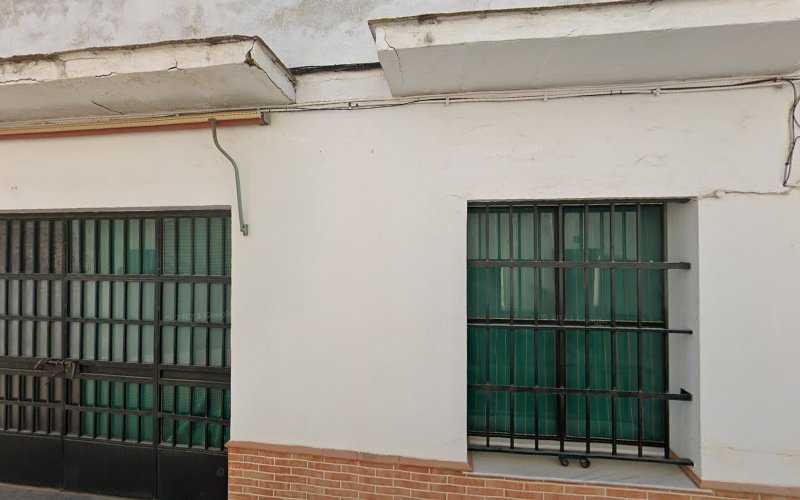 Fotografia tomada fuera de Rafael González Carvallo - Carpintería metálica y de aluminio en Lora del Río, Sevilla