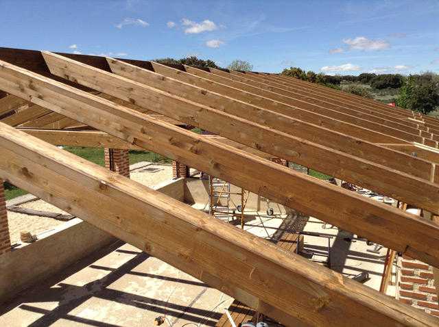 Fotografia tomada fuera de Materiales de construcción Navas Molinero S.L - Establecimiento de venta de madera en Ayllón, Segovia