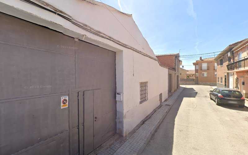 Fotografia tomada fuera de Ebanistería Terrones Gran Capitán - Tienda de armarios en Marchamalo, Guadalajara