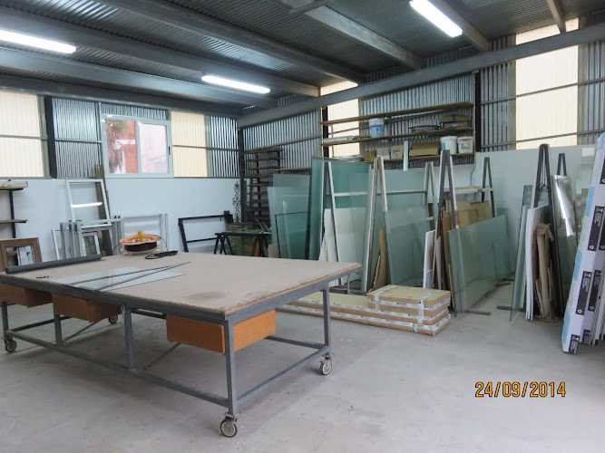 Fotografia tomada fuera de Carpintería Metálica Julián Vidal - Carpintería metálica y de aluminio en Viver, Castellón