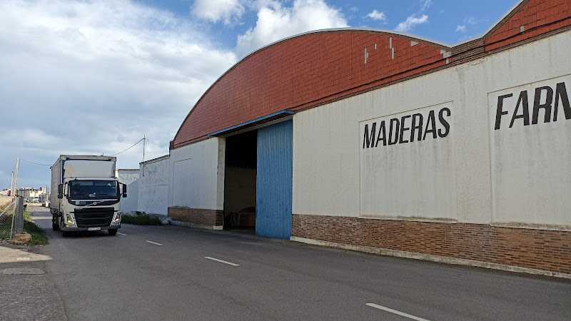 Fotografia tomada fuera de Maderas Farnós - Establecimiento de venta de madera en Castellón de la Plana, Castellón