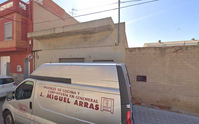 Fotografia tomada fuera de José Miguel Aras Artieda - Carpintería en La Pobla de Vallbona, Valencia