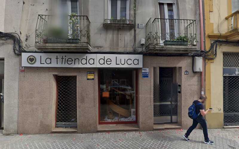 Fotografia tomada fuera de Tienda de Luca - Carpintería en Ourense, Orense