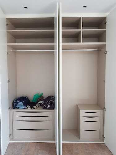 Fotografia tomada fuera de ElaboMón S.L. - Carpintería de madera y muebles a medida - Baños, cocinas y armarios - Carpintería en Madrid, Madrid