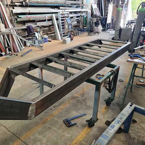 Fotografia tomada fuera de Fernando Tarrío Construcciones Metálicas - Carpintería metálica y de aluminio en Ames, A Coruña