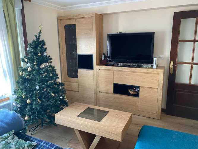 Fotografia tomada fuera de Carpinteria de Madera Mauricio Pereira - Carpintería en Marín, Pontevedra