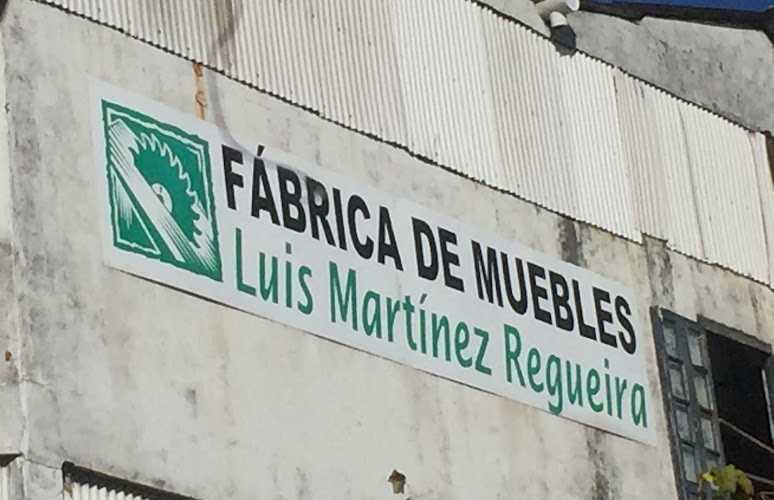 Fotografia tomada fuera de Fabrica de Muebles Luis Martinez Regueira. Carpinteria - Tienda de armarios en Cuñas, Pontevedra