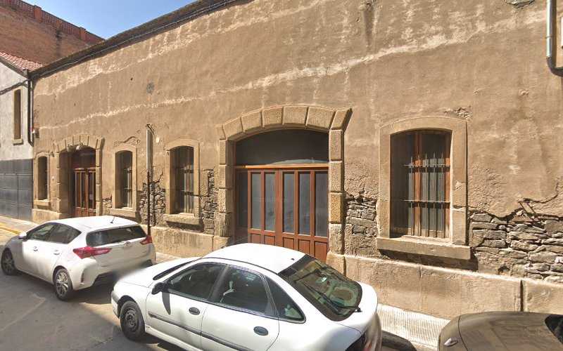 Fotografia tomada fuera de Fusteria J Vidal S.L. - Carpintería en Tàrrega, Lérida