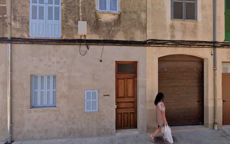 Fotografia tomada fuera de FUSTERIA JOAN CATANY - Tienda de armarios en Llucmajor, Baleares