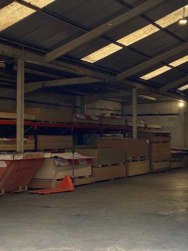 Fotografia tomada fuera de Maderas Cruset - Establecimiento de venta de madera en Palma, Baleares