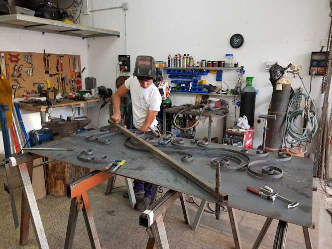 Fotografia tomada fuera de MetalMes Custom Metalworks - Herrero en Palma, Baleares