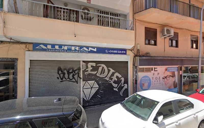 Fotografia tomada fuera de Alufran Carpinteria Aluminio Y Pvc - Carpintería metálica y de aluminio en Palma, Baleares