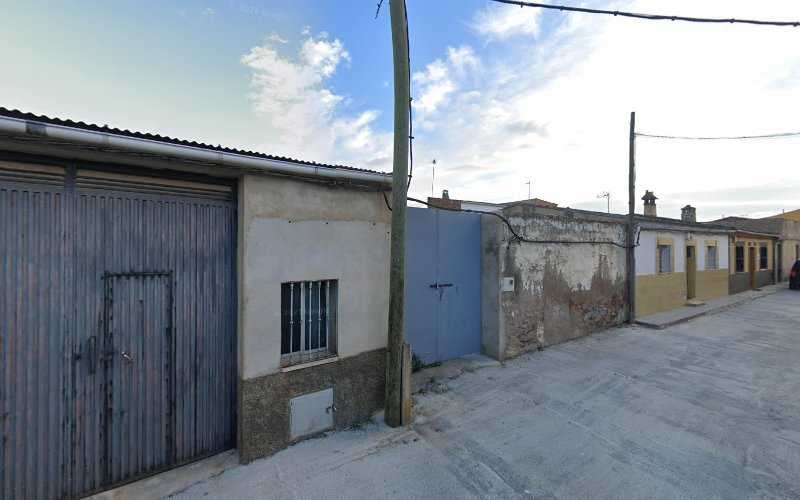 Fotografia tomada fuera de Aluminios Center - Carpintería metálica y de aluminio en Cáceres, Cáceres