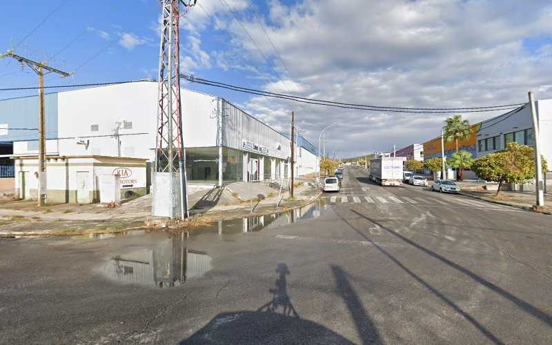 Fotografia tomada fuera de Talleres Luceño - Carpintería metálica y de aluminio en Cáceres, Cáceres