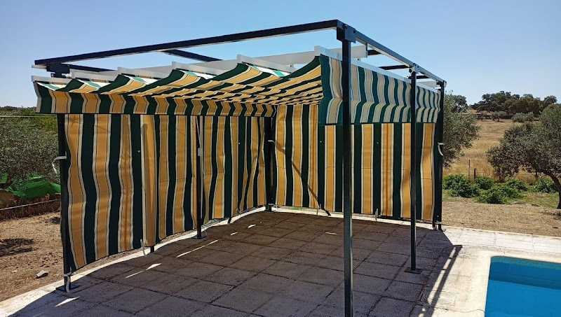 Fotografia tomada fuera de Carpintería Hierro, Aluminio y PVC El Herrero - Carpintería metálica y de aluminio en Arroyo de la Luz, Cáceres