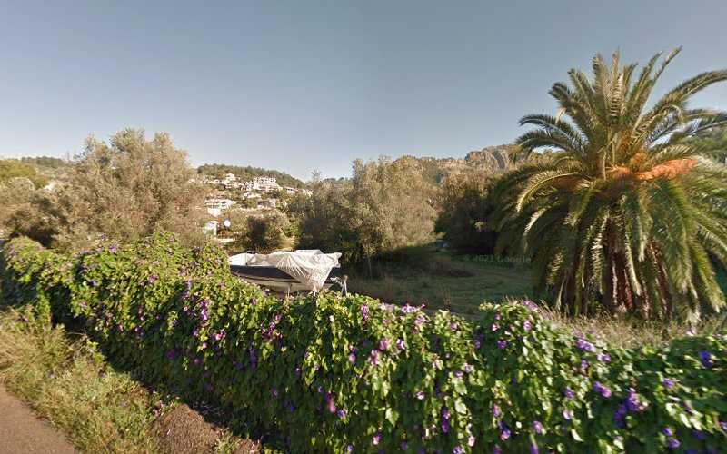 Fotografia tomada fuera de Fusteria González Arbona - Botiga d'armaris en Port de Sóller, Baleares