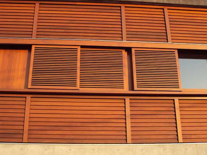 Fotografia tomada fuera de Maderas J. Redondo - Establecimiento de venta de madera en Vilagarcía de Arousa, Pontevedra