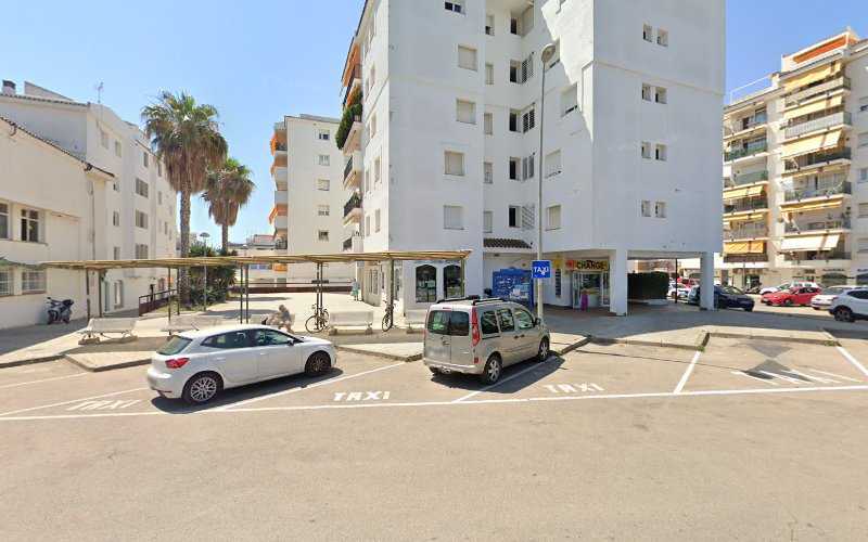 Fotografia tomada fuera de Alum Metall - Carpintería metálica y de aluminio en Sitges, Barcelona