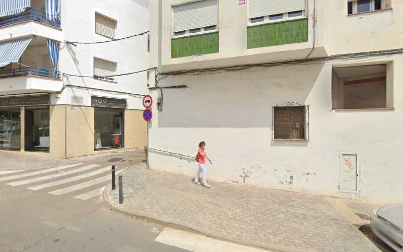 Fotografia tomada fuera de Sistemas En Aluminio Sitges - Carpintería metálica y de aluminio en Sitges, Barcelona