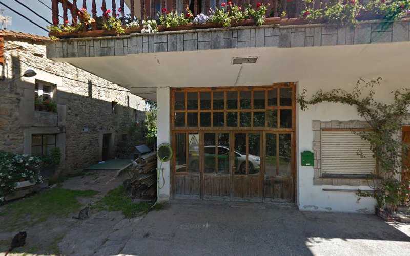 Fotografia tomada fuera de Carpintería José Doce Vázquez - Tienda de armarios en Selaya, Cantabria