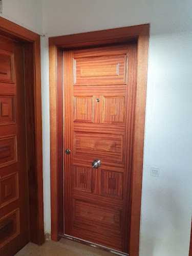 Fotografia tomada fuera de ArtinFusta Cunit // Empresa de madera en el Baix Penedés - Carpintería en Cunit, Tarragona