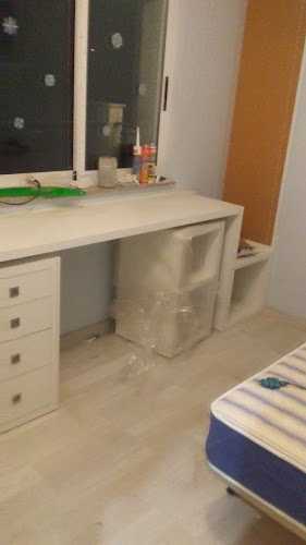 Fotografia tomada fuera de Antonio Carpinteros - Tienda de armarios en Sarria, Lugo