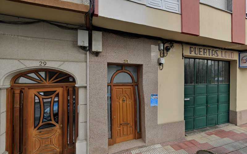 Fotografia tomada fuera de Puertas Loyo - Fábrica de puertas en Sarria, Lugo