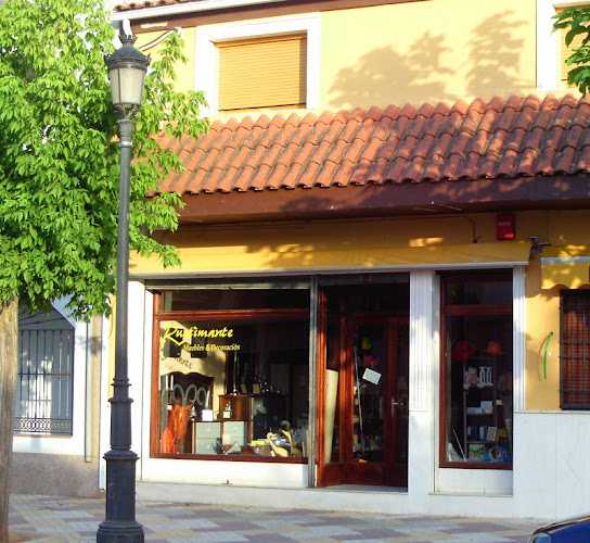 Fotografia tomada fuera de Rustimante Muebles y Descanso - Tienda de muebles en Arroyo del Ojanco, Jaén