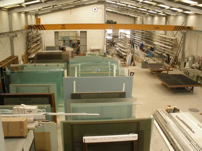 Fotografia tomada fuera de Cristalería y Aluminios Palomo - Carpintería metálica y de aluminio en Benalmádena, Málaga