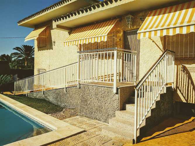 Fotografia tomada fuera de Ochandio Garcia S.L - Carpintería metálica y de aluminio en Valencia, Valencia