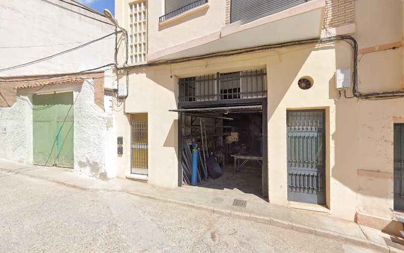 Fotografia tomada fuera de Juan Maz - Carpintería metálica y de aluminio en Chelva, Valencia