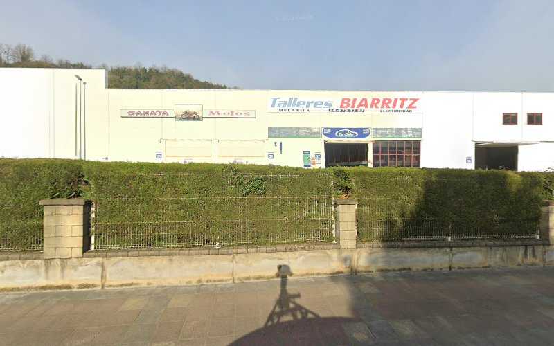 Fotografia tomada fuera de Carpintería Aluminios Iker Albizuri - Carpintería metálica y de aluminio en Amorebieta-Etxano, Vizcaya