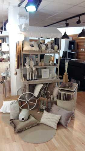 Fotografia tomada fuera de Studio2 - Tienda de muebles en Amorebieta-Etxano, Vizcaya