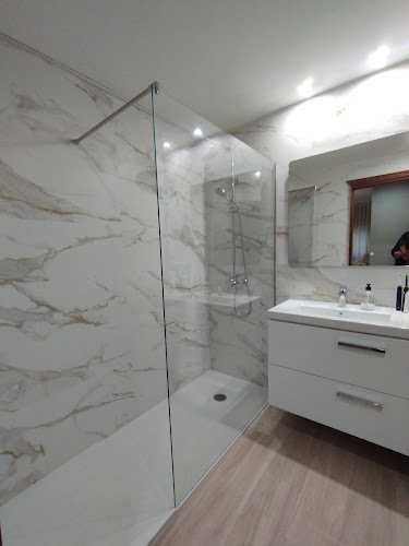 Fotografia tomada fuera de EUROPA ventanas y cerramientos. Aluminio y pvc - Ventana de aluminio en Almodóvar del Río, Córdoba