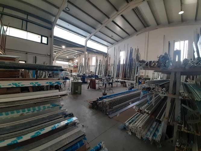 Fotografia tomada fuera de Alucristal Domi - Carpintería metálica y de aluminio en Alhama de Granada, Granada