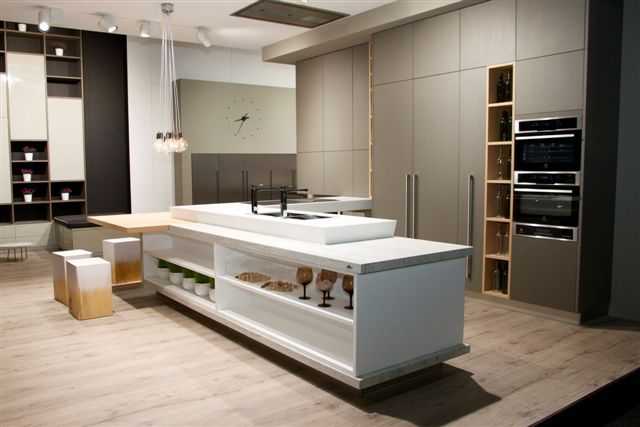 Fotografia tomada fuera de Agloval - Establecimiento de venta de madera en Paterna, Valencia