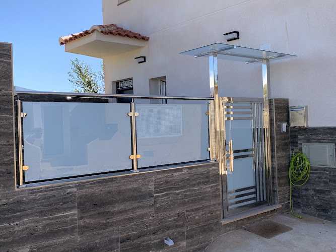 Fotografia tomada fuera de Inoxmesa - Carpintería metálica y de aluminio en Alcudia de Guadix, Granada