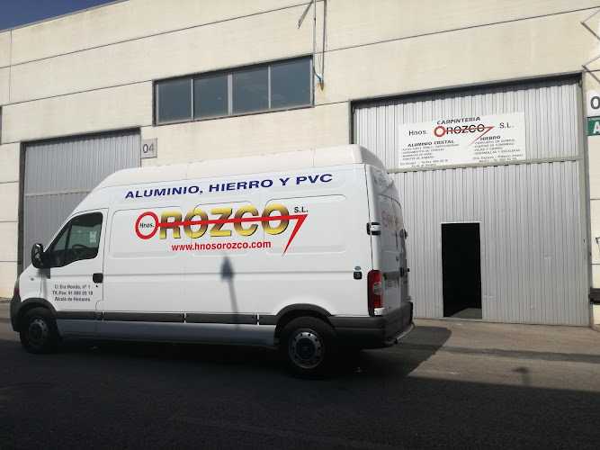Fotografia tomada fuera de Carpintería Hnos. Orozco SL Taller Aluminio - Carpintería metálica y de aluminio en Alcalá de Henares, Madrid