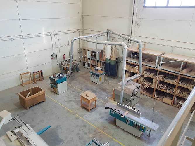 Fotografia tomada fuera de DecoMadera - Carpintería en Alcalá de Henares, Madrid