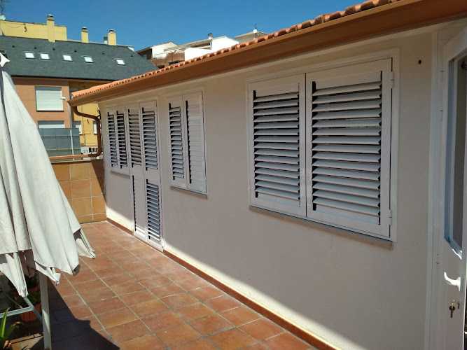 Fotografia tomada fuera de Carpintería de Aluminio y PVC Aluvinduer - Carpintería metálica y de aluminio en Alcalá de Henares, Madrid