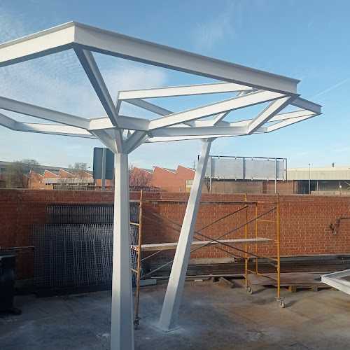 Fotografia tomada fuera de Metal Centro - Carpintería metálica y de aluminio en Alcalá de Henares, Madrid