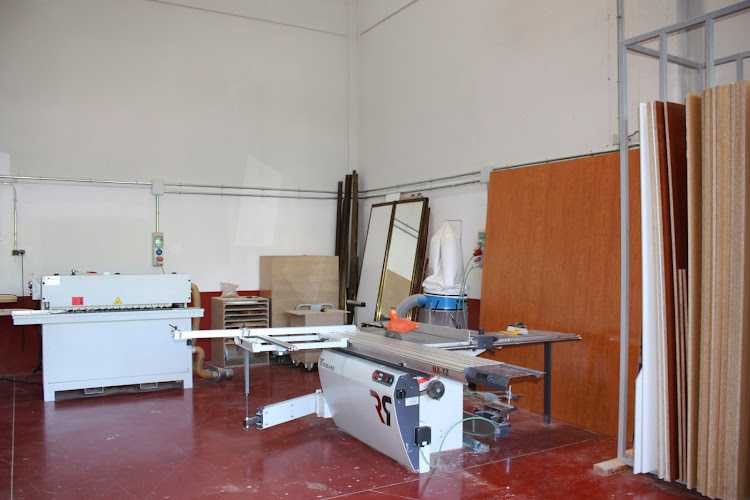 Fotografia tomada fuera de Davimer B.Fijaciones S.L.U. - Tienda de armarios en Alcalá de Henares, Madrid