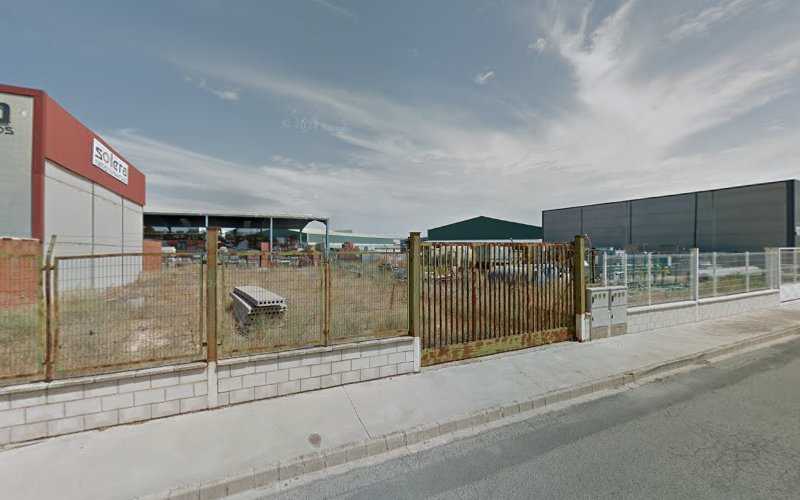 Fotografia tomada fuera de Hermanos Sánchez Maroto C B - Carpintero en Manzanares, Ciudad Real