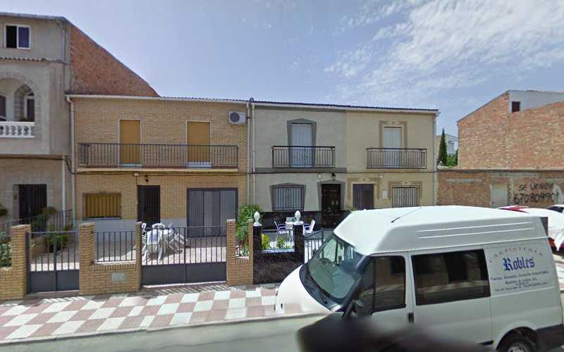 Fotografia tomada fuera de Carpinteria ROBLES - Store en Villargordo, Jaén