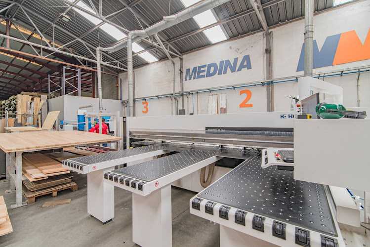 Fotografia tomada fuera de Maderas Medina y Navarro - Empresa maderera en Albolote, Granada