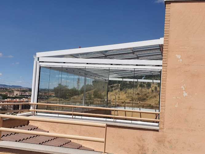 Fotografia tomada fuera de Aluminios Juan Carlos - Carpintería metálica y de aluminio en Cuenca, Cuenca