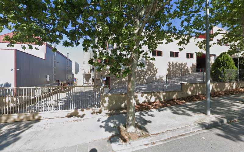 Fotografia tomada fuera de Fusteria Graells - Fusteria en La Pobla de Claramunt, Barcelona