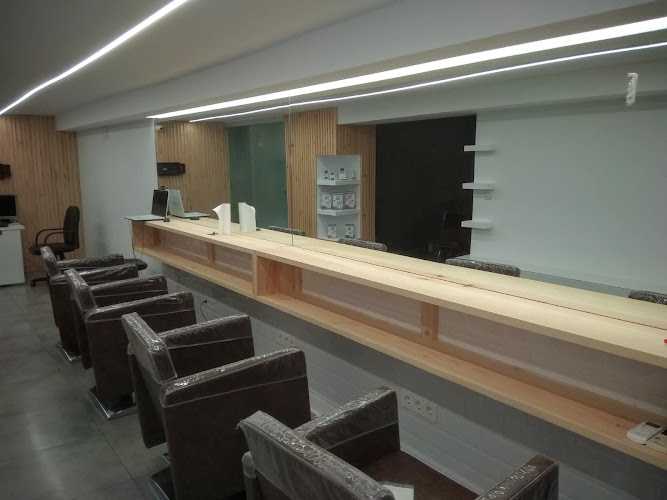 Fotografia tomada fuera de Carpinteria Dioni - Carpintería en la Vall d'Uixó, Castellón